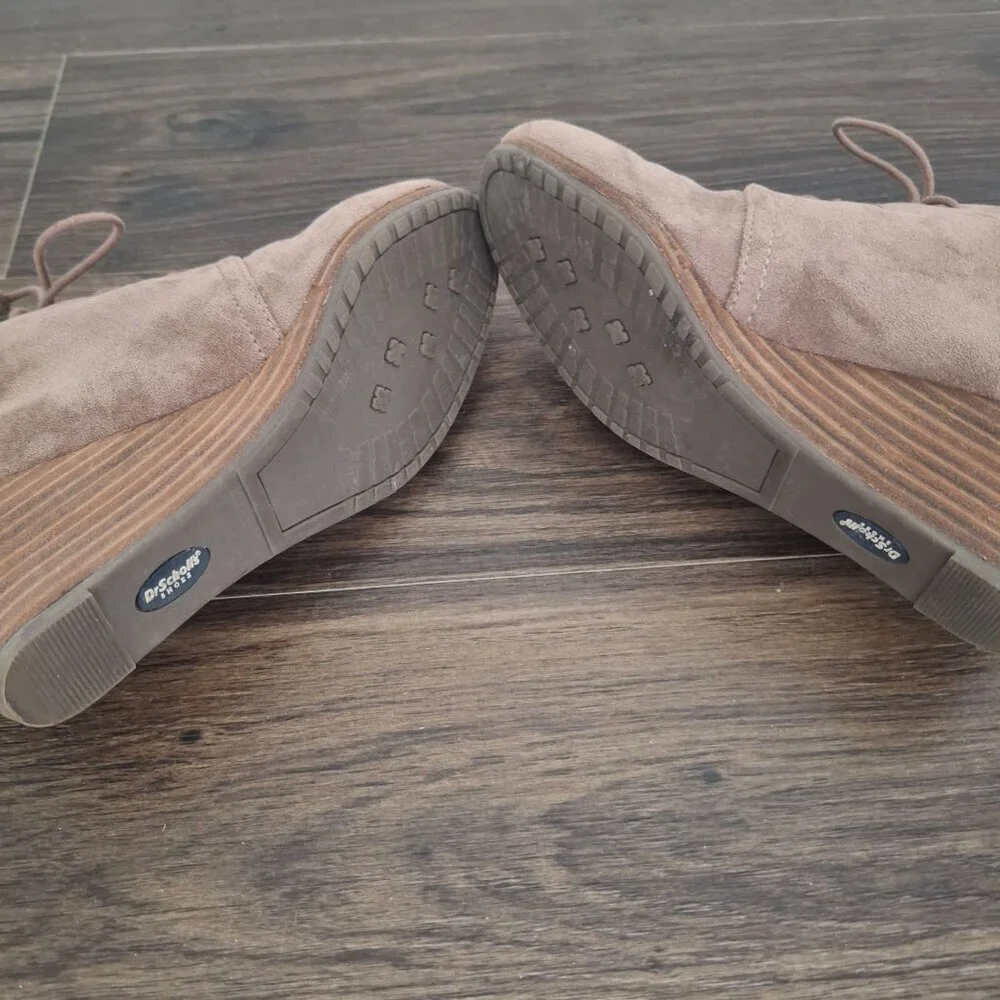 💙 Dr. Scholl's Dakota Suede Taupe Memory Foam Cool Fit Size 6.5 Bootie Comfy Wa